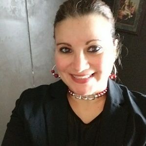 Meet your Posher, Elizabeth